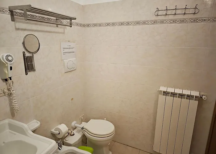 Aida Trevi Fountain * Rom