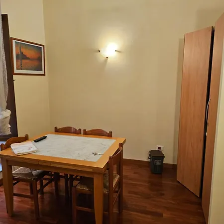 Aida Trevi Fountain Apartment *