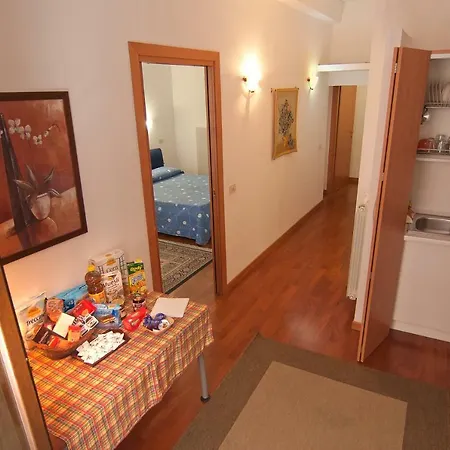 Apartment Aida Trevi Fountain Rome